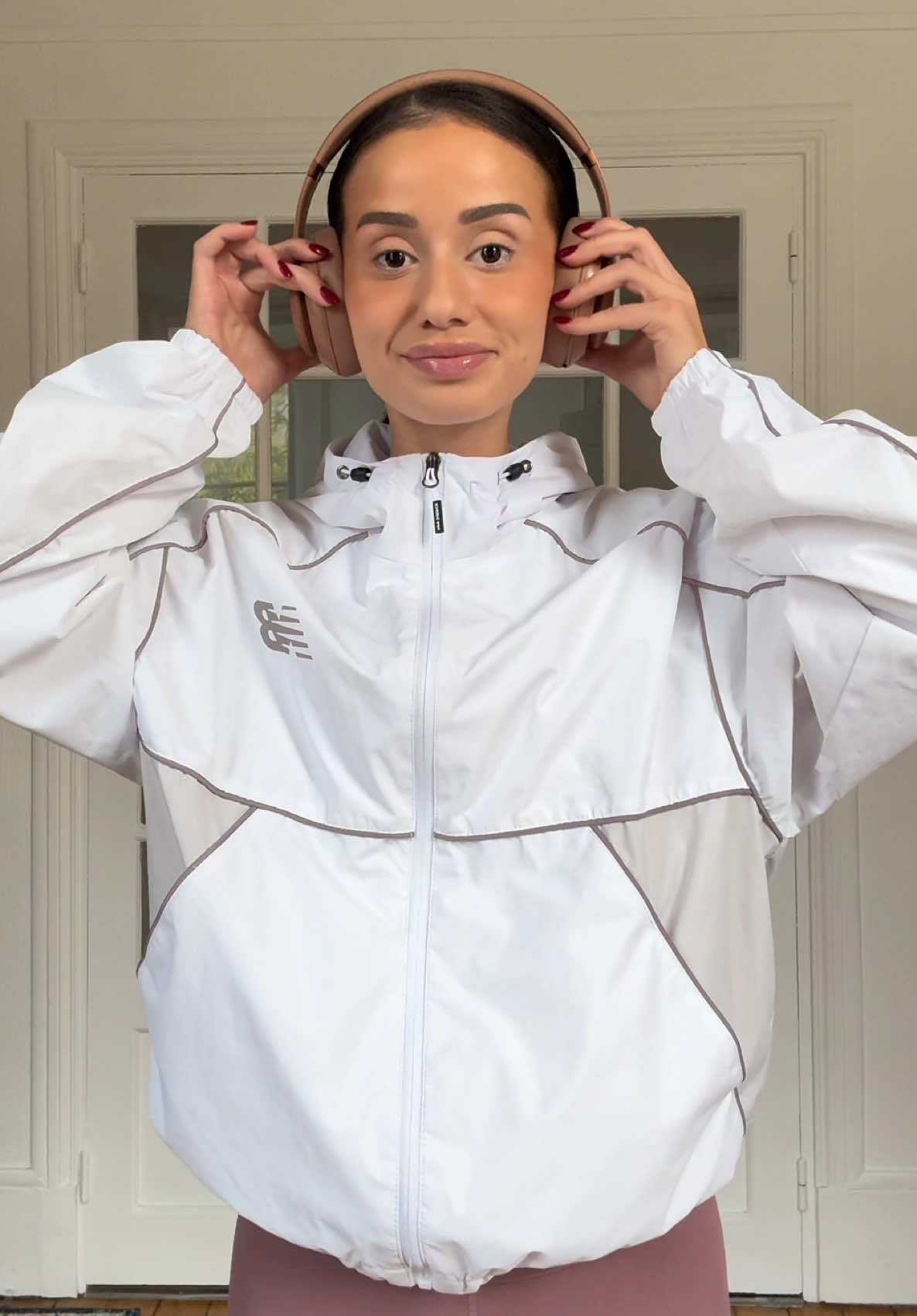 Fond de teint VS ménage, running et défilé… qui va gagner ? publicité 🥶 @maccosmetics #maccosmeticsfrance #ionlywearmac