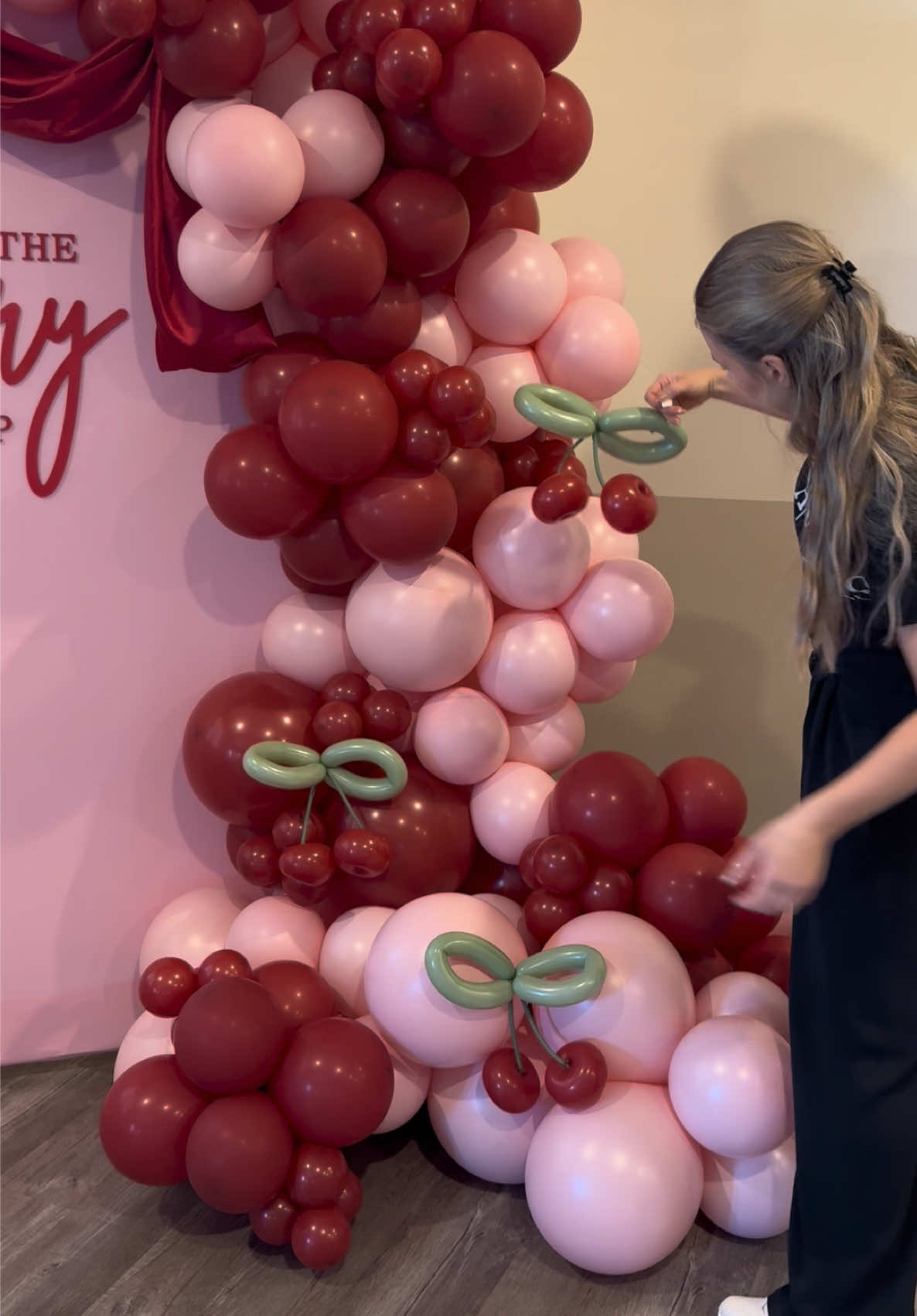 Balloon Garland has “She’s the cherry on top” ##fyp##balloons##balloongarland##balloonartist##event