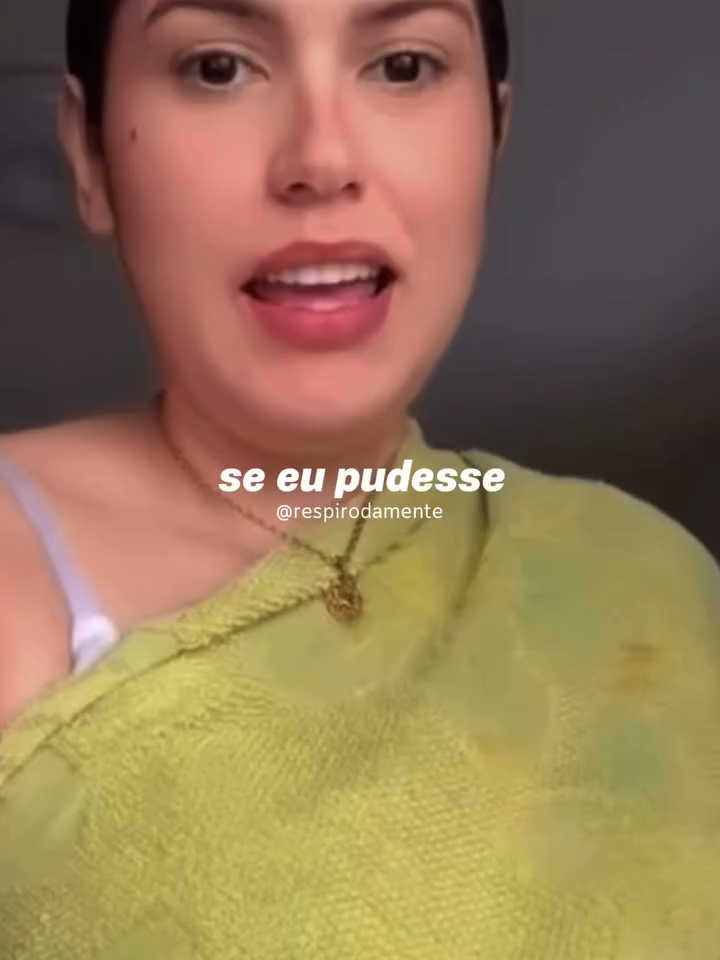 Se tem algo que vale a pena ouvir quando o coração tá quente e a cabeça cheia é isso: não perca sua paz tentando explicar sua verdade pra quem já escolheu não acreditar. Pode doer ver alguém denegrindo sua imagem, distorcendo fatos, te pintando como vilão numa história que você sabe que tentou dar o seu melhor. Mas acredite: não vale a pena se desgastar tentando provar nada. A verdade não precisa de defesa agressiva. Ela tem o tempo a seu favor. As máscaras caem. Mais cedo ou mais tarde, a própria pessoa acaba se revelando. Quem é falso, tropeça nas próprias mentiras. Quem planta injustiça, colhe desconfiança. A verdade é como água — pode ser bloqueada por um tempo, mas uma hora ela escorre, ela aparece, ela se impõe. E quando isso acontece, tudo se encaixa. Gente que antes te julgou, começa a enxergar. Gente que te deixou de lado, começa a entender. Então não insista em convencer. Créditos: @anapaularabeloetSe tem algo que vale a pena ouvir quando o coração tá quente e a cabeça cheia é isso: não perca sua paz tentando explicar sua verdade pra quem já escolheu não acreditar. Pode doer ver alguém denegrindo sua imagem, distorcendo fatos, te pintando como vilão numa história que você sabe que tentou dar o seu melhor. Mas acredite: não vale a pena se desgastar tentando provar nada. A verdade não precisa de defesa agressiva. Ela tem o tempo a seu favor. As máscaras caem. Mais cedo ou mais tarde, a própria pessoa acaba se revelando. Quem é falso, tropeça nas próprias mentiras. Quem planta injustiça, colhe desconfiança. A verdade é como água — pode ser bloqueada por um tempo, mas uma hora ela escorre, ela aparece, ela se impõe. E quando isso acontece, tudo se encaixa. Gente que antes te julgou, começa a enxergar. Gente que te deixou de lado, começa a entender. Então não insista em convencer. Créditos: @anapaularabeloet  Repost:@respirodamente    #amorpróprio #reflita #mulher #verdades #motivacional #valorizase #inspiração #confiança #feminina #carater #doimaispassa