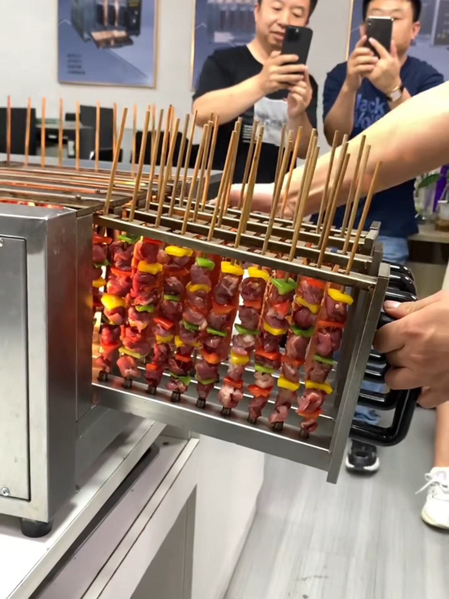 👉 “Bạn không thể thay đổi cuộc đời bằng cách suy nghĩ. Chỉ có hành động mới làm được điều đó.” #KhoiNghiep #BanHangOnline #MayNuongThitXien #HanhDongNgay #khoinghiepcunghiro