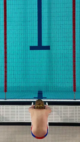 Stroke Rate vs. DPS: What Actually Makes You Faster? “You can spin your arms 80 times a minute - and still lose to someone swimming at 60. Why? Because stroke rate without distance is just splashing.” Swimming isn’t about how fast your arms move - It’s about how far you go with every stroke. That’s DPS: distance per stroke. High stroke rate without glide or connection just burns energy and increases drag. It looks fast - but it breaks down over distance. Glide freestyle is about finding the sweet spot: •	Long, clean strokes •	Good timing •	Smooth rotation •	And just enough rhythm to connect each movement Even elite swimmers with high stroke rates - like Popov or Ledecky - maintain impressive DPS. They don’t just spin - they glide with power. You go further with less. You stay relaxed. And your technique doesn’t collapse when the swim gets hard. Follow me for more real freestyle advice - built on physics, not just stopwatch hype.