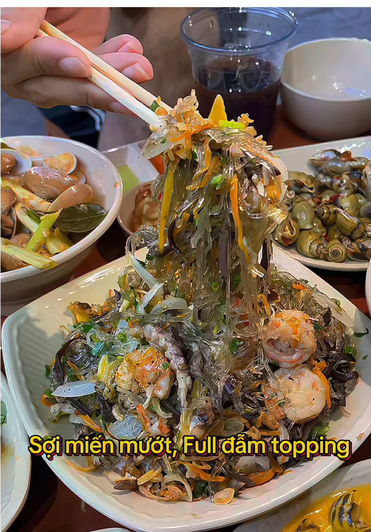 Mưa này thì ăn gì, ăn ốc…..  #longbien #angi #longbienreviewtattantat #oclela 