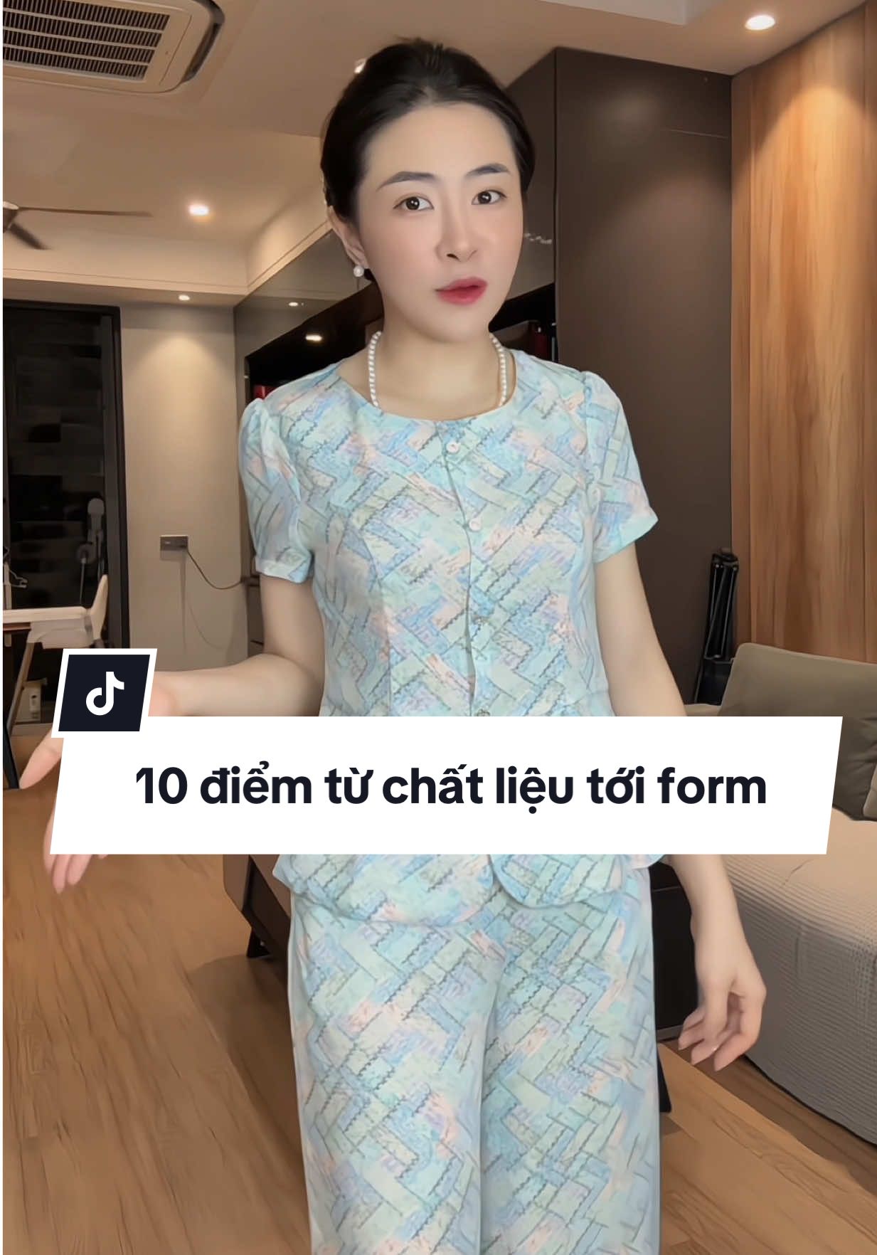 Bộ đồ tặng mẹ và chất lụa Hàn mềm, mát, không nhăn. Che hết khuyết điêm 10 điểm ạ #TikTokAwardsVN #thoitrangtrungnien #thoitrangtrungniencaocap 