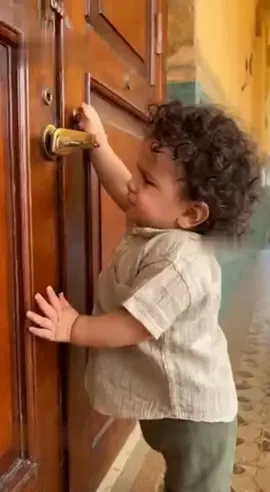 افتحلي الباب يا خال 😂 ---------------------- #baby  #sora2  #foryoupage  #fyp  #ai 
