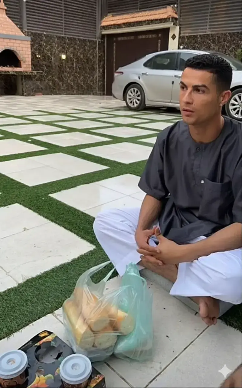 فوق الأرض ادعس على رؤوس الحيايا وإن نطحت القوم ما ليبست شفاهي راعي مسؤول عن بعض الرعايا واقدر انصرف لو ان البال ساهي شكوّك في كل شي إلا النوايا واسيّر في كل شي إلا التناهي ساهموا بالخير في حل القضايا شوفوا المطلوب والفرصه متى هي لا عطا إلا ما عطا رب العطايا مشغل وقته بغير الدين لاهي تشتري بالمال في الماضي وصايا من نتاج أفعال الأبطال الدواهي فرق صرف المال من صرف التحايا مثل فرق أهل التعامل والتناهي #cristianoronaldo #viral #fyp 