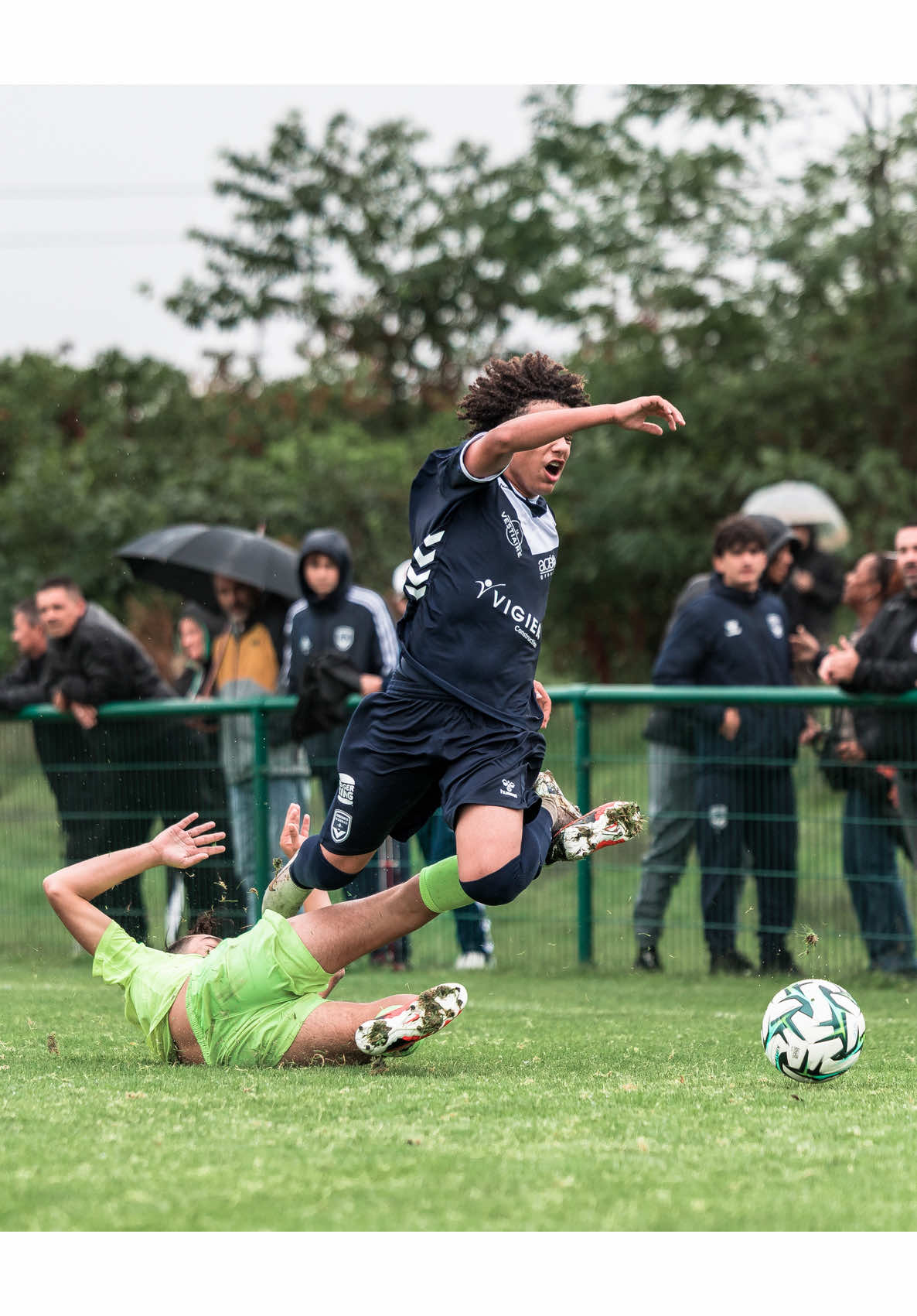 What was bro doing ? 😭 #football 