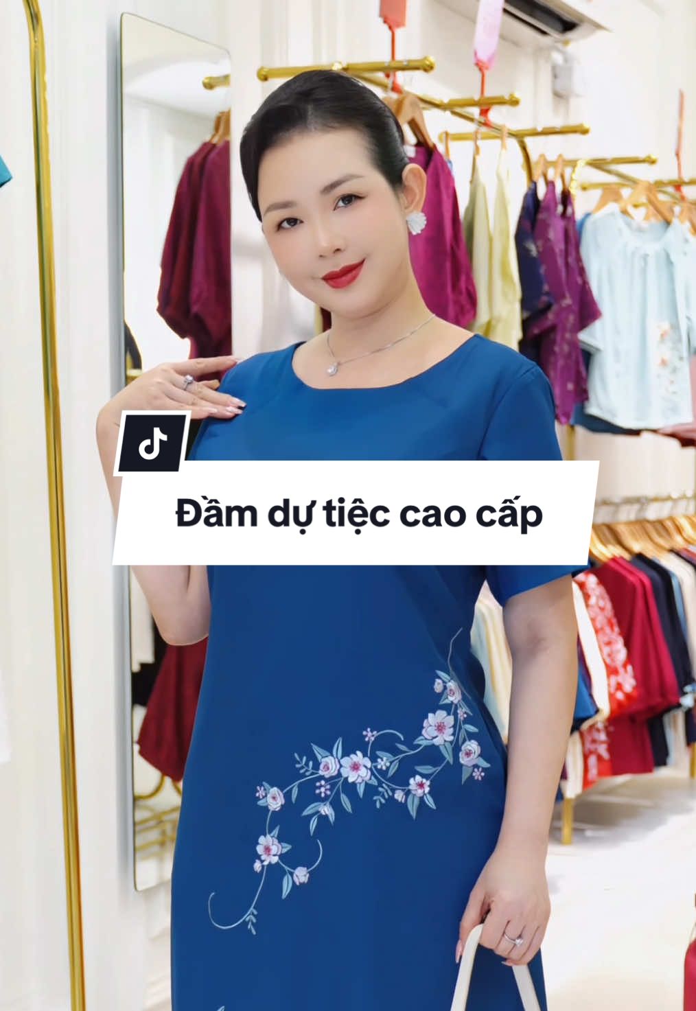 Chị em cần đầm đi cưới đi tiệc không thể bỏ qua #ANAMode #thoitrangtrungnien #trungnien #phaidepngaynay #quatangme #phunuvietnam 