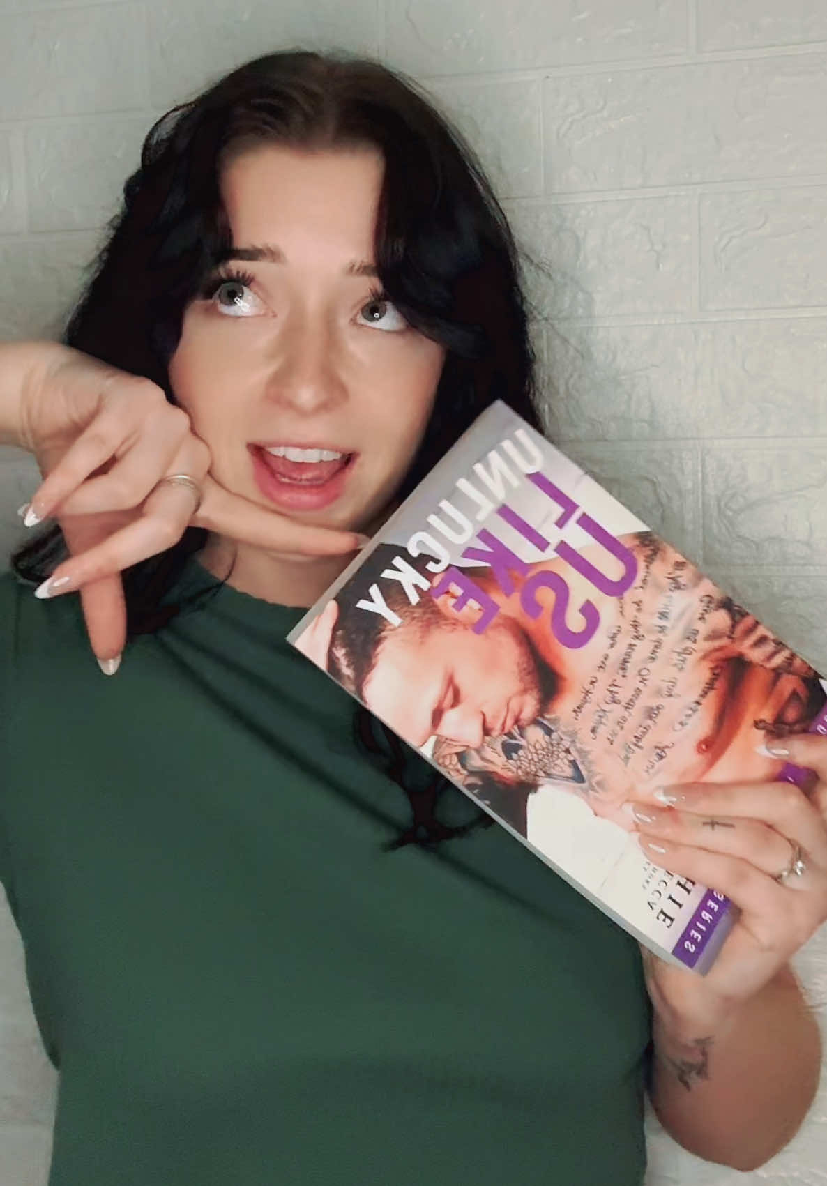 If he doesn’t support your love of Romance books 📖👋 @brookie bee 🤍 @Krista & Becca Ritchie #BookTok #romancebooks #romanceauthor #romancebooktok #romancebookrecs 