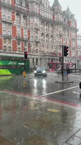 طلت الشتويه☔️#اكتوبر #لندن #مطر#شتاء #بريطانيا 