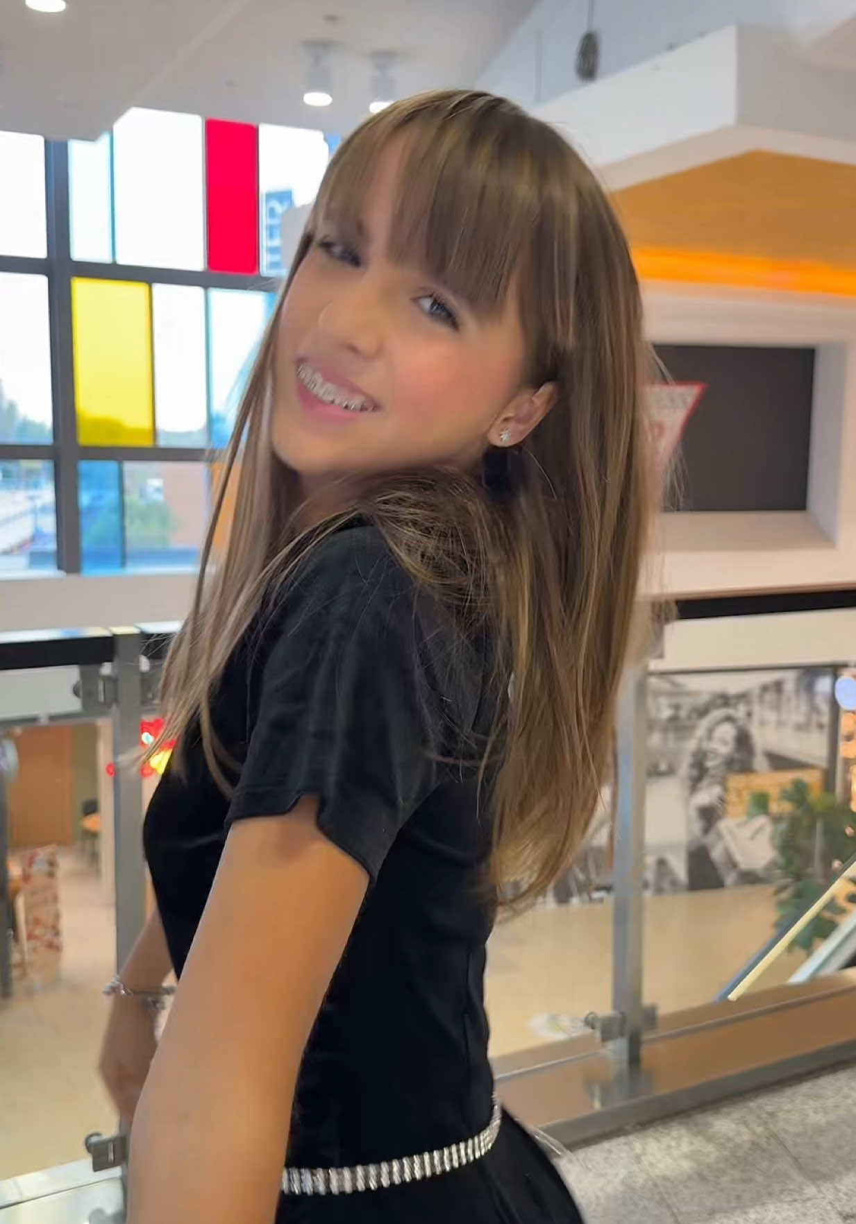 Non provarci nemmeno. Il mio sguardo parla prima di me 👀 il mio nuovo crush è @Cristiano🌓 dei @The Breakfast Club 🥞 Mattia è passato… @mattia @GUESS 