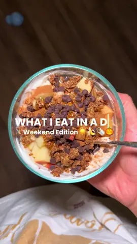 Lots of walks, cleaning, and yummy food today🙌🏼😍🤭 Greek yogurt bowl was so fall, cute & delish😋 10/10 @Starbucks @Chipotle @KodiakCakes @Purely Elizabeth @Propel Fitness Water  #creatorsearchinsights #whatieatinaday #greekyogurt #pupcup #healthylifestyle 