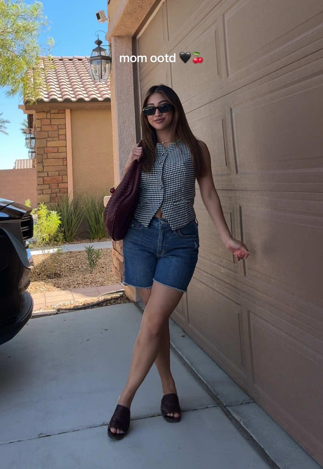 Most days it’s sweats & a baggy tee but it felt good to put myself together today. Would’ve slayed with some baggy shorts but these had to do 🍒 #momootd #summertofall #shortsoutfit #vestoutfit #outfitoftheday 