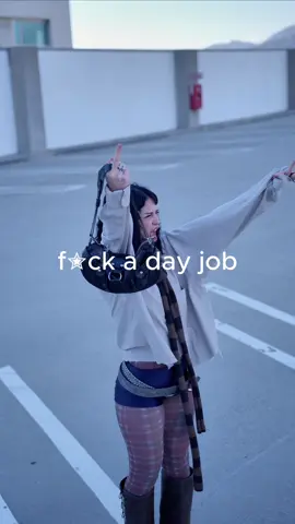 ARE WE STREAMING??? d what do you guys think about day job!!! 