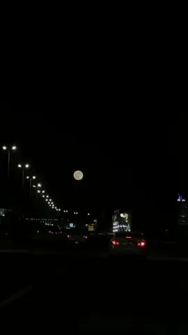 نجم على كتف أخر الليل غافي ‏صحه قبل لا تفهقه كف الاشراق.. .. .. #مهذل_الصقور #قمر #تصويري #تصويري_احترافي_الاجواء👌🏻🕊😴  #قمر 