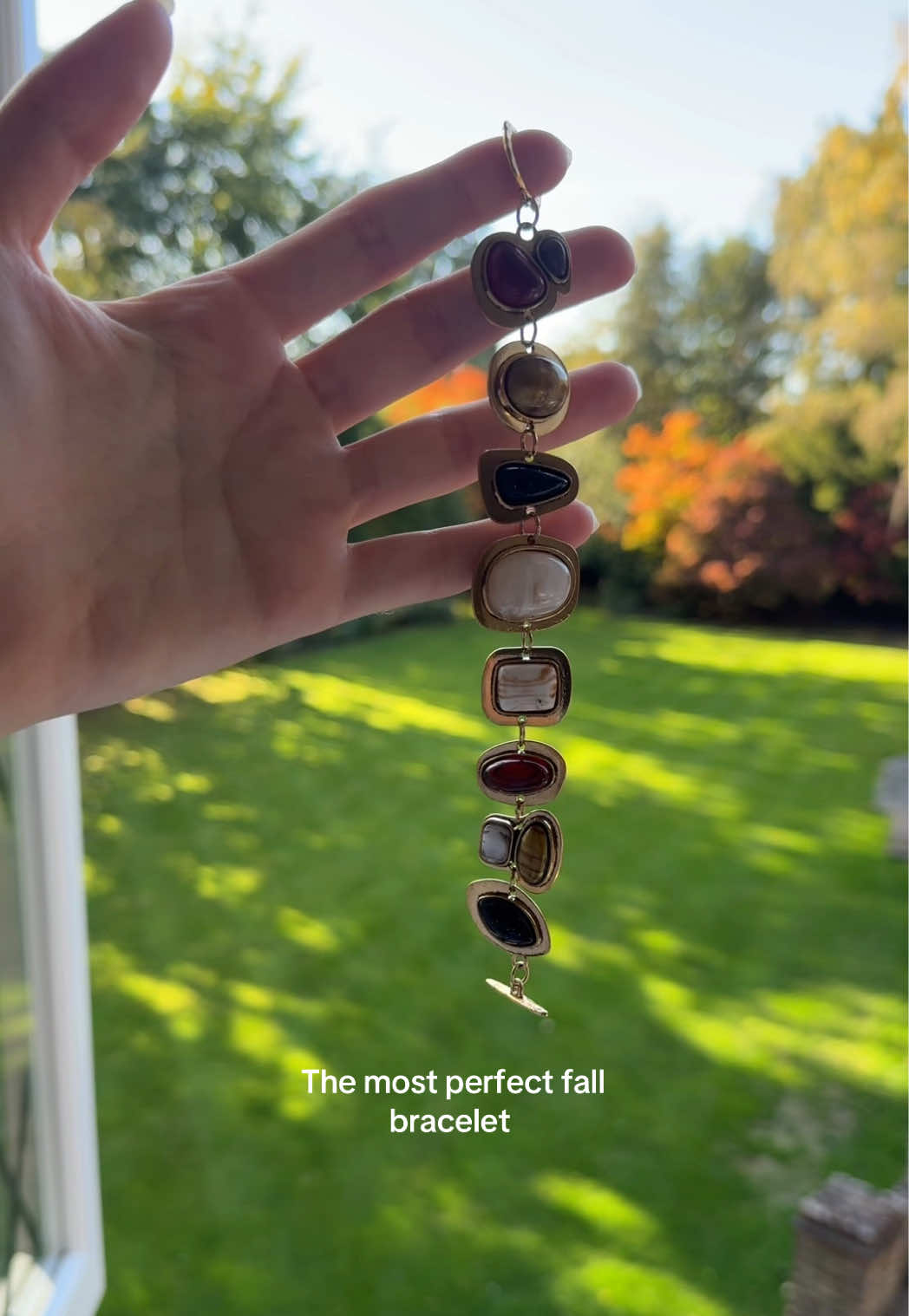 Costs less than a coffee too! The prettiest gold chunky gem stone bracelet #bracelet #chuckygold #goldjewellery #jewellery #accessories #autumn #fall #itgirl #fashion #GlowUp #inspo 