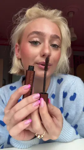 Hjææælp, hvilken en kan i anbefale??🤎🤎 #rosalundberg #fyp #foryou #brownmascara #mascara 