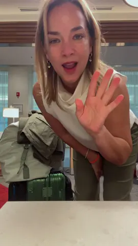 Mi gente linda les comparto mi #Outfit y un dato que quizás no les había contado antes de lo que uso para viajar 🙌🏻.  ¿Saben cuál es el siguiente destino?