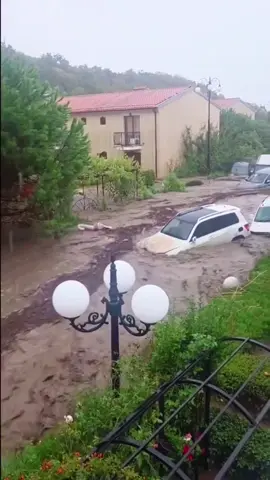 #flood#flashflood#badweather#naturedisaster#scarymoments@Nature @oceanlife-fishing  @YunPu  @YunPu  @YunPu 