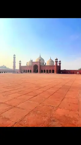Badshahi Masjid Lahore #badshahimosque #lahore #badshahimasjid #travelpakistan #fyp 