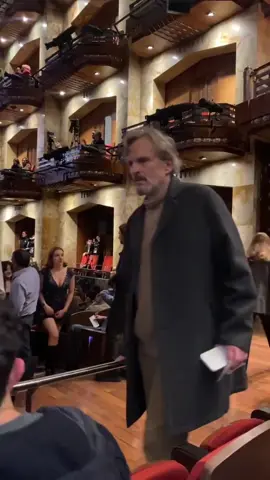 Bosé, Gael, Vanessa, Adriana... Así luce el Palacio de Bellas Artes minutos antes de comenzar la función conmemorativa de los 25 años de Amores Perros. Video: @elefante_analfabeta #amoresperros 