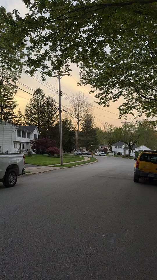 It’s getting cold outside but I don’t want summer to end 😢 #suburbs #usa #america #neighborhood #usalife 