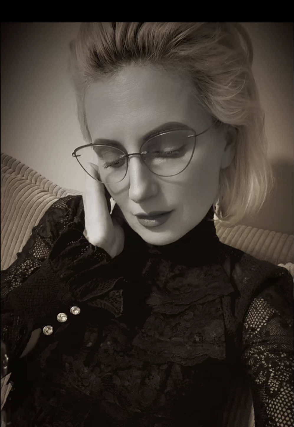 Ce îmi place imaginea asta cu tentă veche 😂 (doar imaginea că eu nu sunt veche). #vechi #minodoramagica #creatordecontinut #fyi #follow 