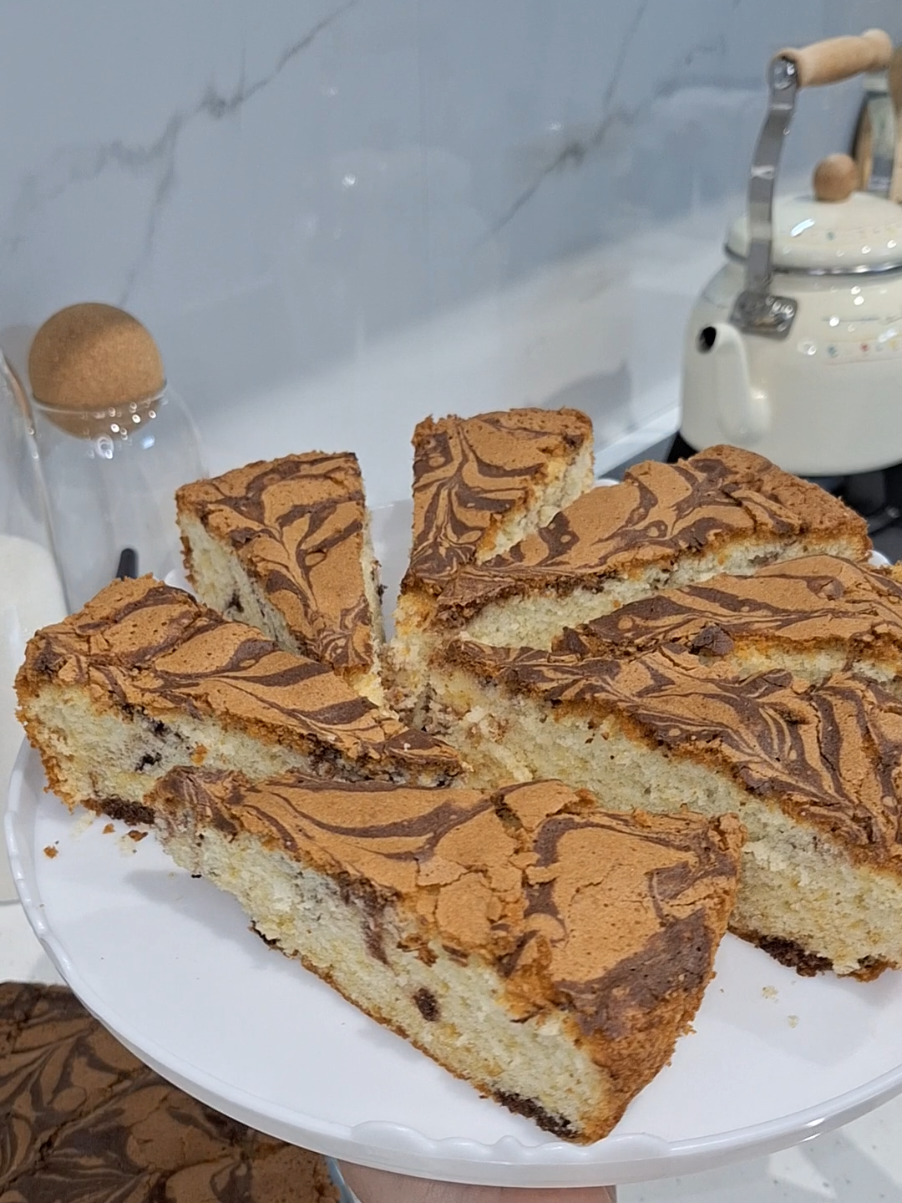 Axşam çayina kek😍🤌🥧 Çox asand ve dadli👍 . . . . . #kek#börektarifleri #tiktokviral #tiktokindia #viraltiktok #foodtiktok #tiktokfood #kesfetteyiz #kesfetbeniöneçıkart 