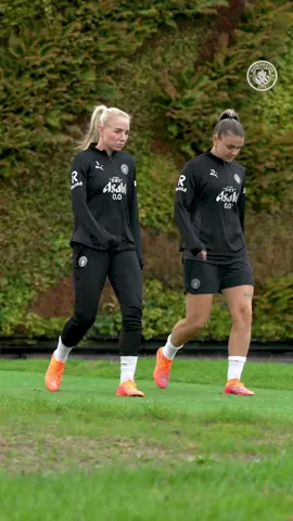 Tuesday training arrivals 👋🖤