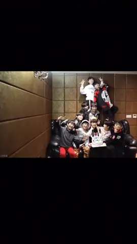 |8.10.25| thương quá, tiếc quá, buon quá, nhớ quáaa…  #tf家族三代 #登陆少年 #tfing #solo #tf家族 