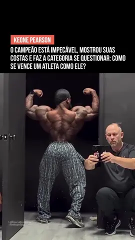 Keone Pearson dorsal insano, vai vencer seu terceiro título? 😱🔪 ☑️ Faltando 4 dias para o Mr. Olympia, Keone vem treinando com garra de desafiante. ✅ Está extremamente focado e mostrando por que é considerado o campeão mais dominante da atualidade. O que você achou dessas costas do Keone? Será que ele conquista mais um título este ano? Comente com respeito ⬇️ Gostou do conteúdo? deixa um like ❤️ e siga a @fisiculturismonewsonline #notícia #fisiculturismo #keonepearson #mrolympia #dorsal 