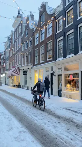 Amsterdam in the snow ☁️ ❄️ #tiktoktravel #amsterdam #nether 