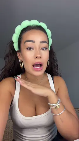 Amiga maquíllate Conmg con colores que no me favorecen … o al menos eso creo! Tu q piensas ????? Te leo 