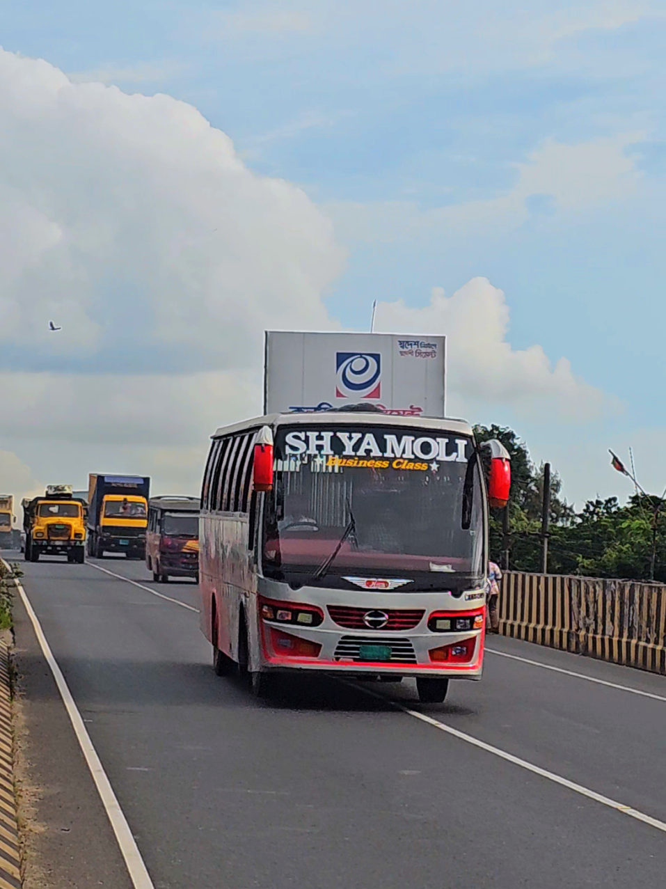 বৌদির হালকা দোলন 💥 #Foryou #Viral #busloverbd #bdtiktokofficial #buslover 