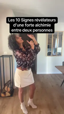 Est-ce que vous avez déjà eu le sentiment d'être inexplicablement subjuguée par quelqu'un, comme si des étincelles émanaient de vos deux corps ?#couple #relation #realite #couolegoals #amour  