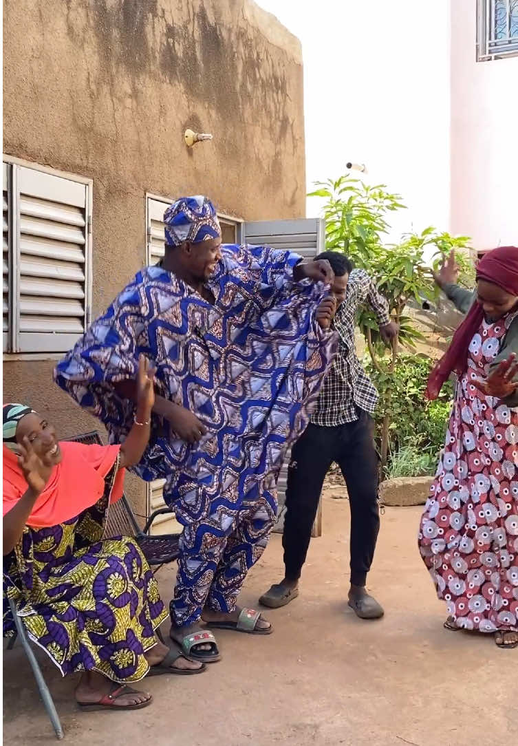 Yougo Officiel - Mariage - Femme cherche homme pour Marier 😂😂😂😂#comedia #rire @SONINKARA SANKITE 