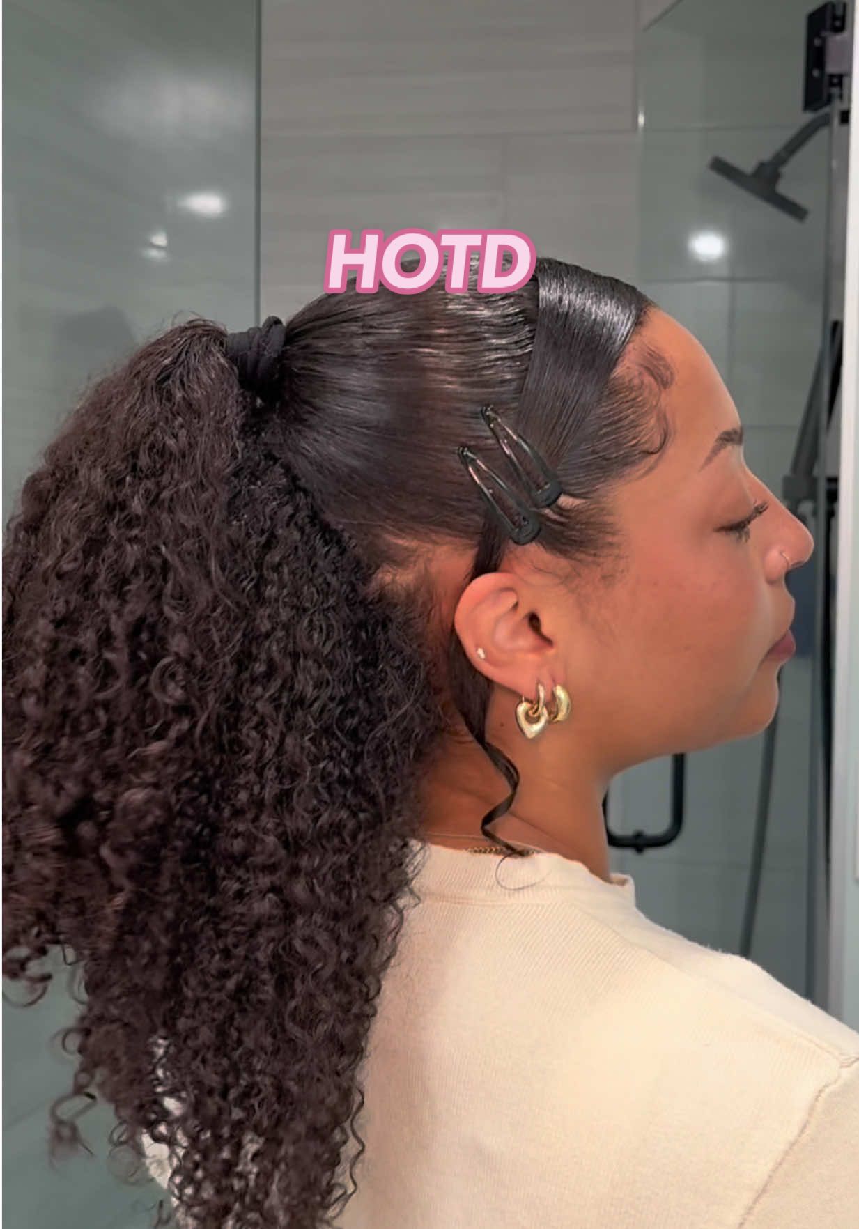 Don’t mind my parting in this one I stay in a rush:) #quicknaturalhairstyles #workhairstyle #curlyhairstyle #hairstyleoftheday 