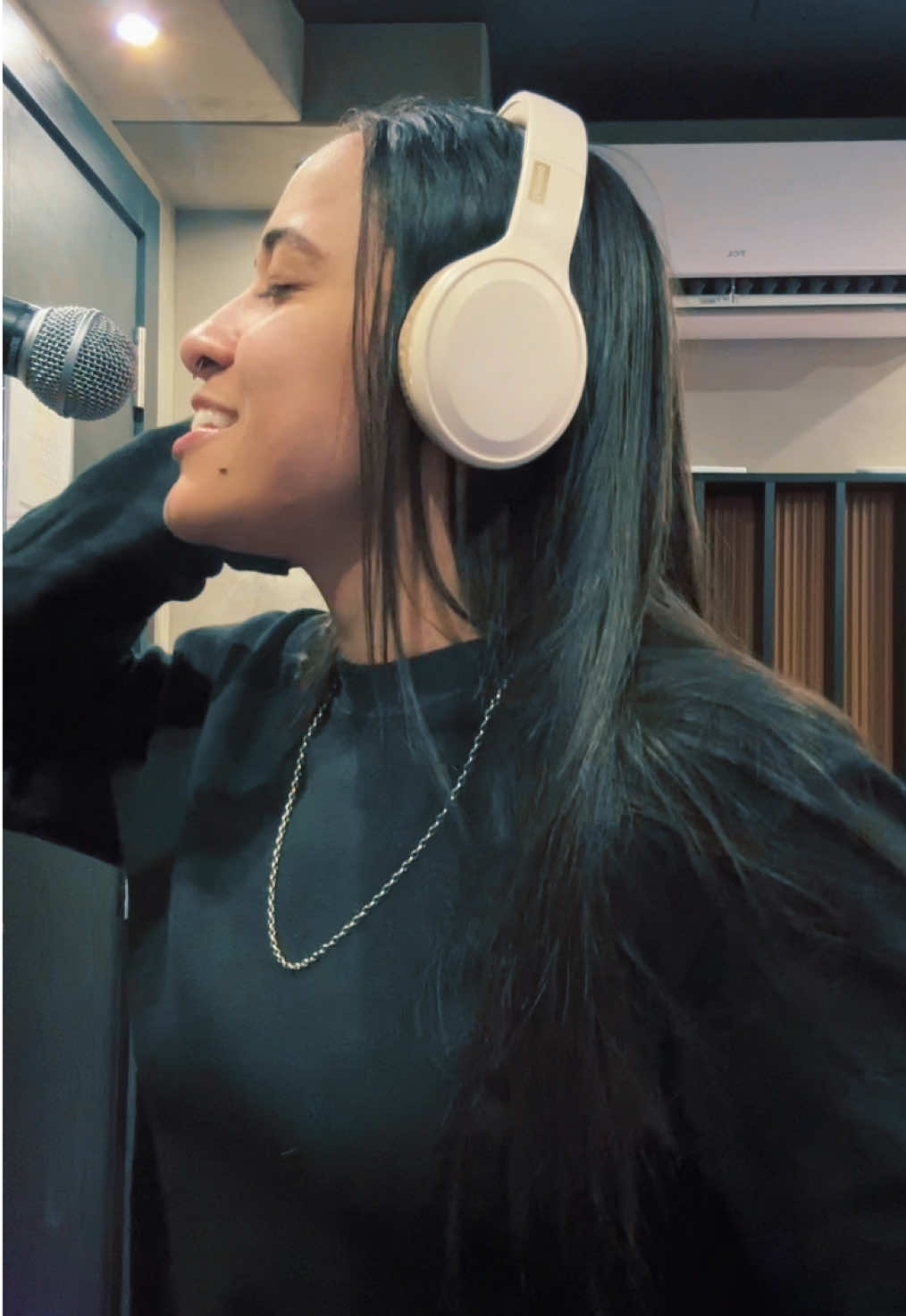 Vai ser só no… 💅🏽 Dublando a braba @oficialmcmorena ✨ (essa música não sai da mente)