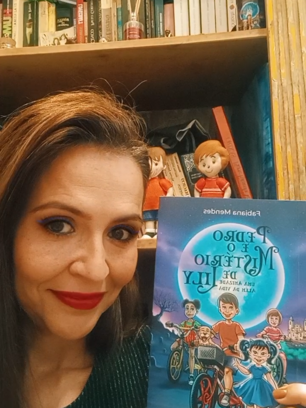 Um livro divertido e cheio de aventuras! Tudo mundo deveria ter amigos assim! Se quiser saber mais sobre o livro pode me chamar in box. #pedroeomistériodelily #booktokbrasil  #livrosparaadolescentes #livroinfantojuvenil #escritorafabianamendes 