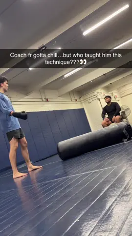 That is NOT a ground and pound 😭😭😭 Follow for more MMA techniques 🔥🔥  #mma #bjj #groundandpound #muaythai #jiujitsu 