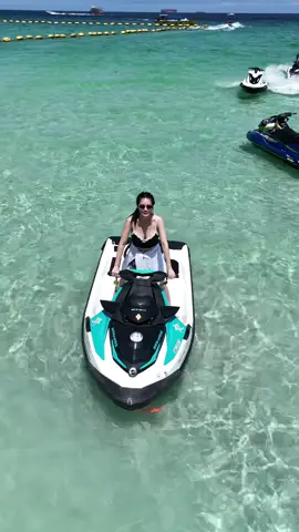 เป็นการขับเจ็ทสกีครั้งแรก ที่บอกเลยว่า ทั้งมันส์ ทั้งดำ ทั้งสนุก #อะไรไม่เคยทำก็ทำเถอะ ออกไปใช้ชีวิต คนเดียวให้สนุก ออกไปหาความสุขให้กับตัวเอง 😘👍🖤📷💦🚤🏖️🎈 #หาดตาแหวนเกาะล้าน🏝️  #อะไรที่ทําแล้วมีความสุขทําไปเถอะ  🤍🖤