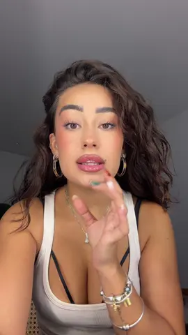 Acompáñame a cambiarme las uñas en casa jajaja 