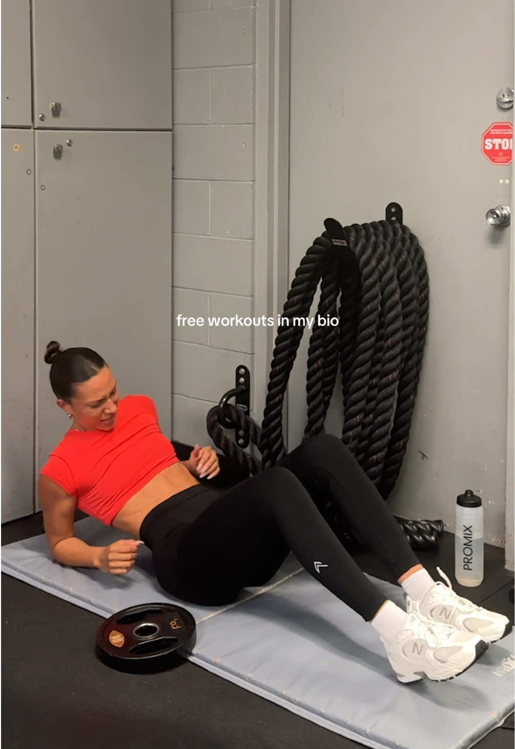 repeat 3x 🔥 just posted a free week of my workouts in my bio —all you need is a pair of dumbbells!  @Oner Active ‘NAIREE’ @Promix Nutrition ‘NAIREE’ #workout #workoutmotivation #workoutplan #coreworkout #abworkout