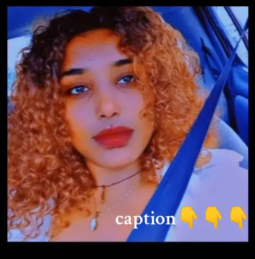 ሮቢ ከመቅፅበት ከመቀመጫው ተነስቶ ከጠረቤዛው አልፎ የዶከተሩን አንገት ይዞ ምን ማለት ነው ተዘጋጁ ማለት እዛ ክፍል ውስጥ ያለችው ሴት እኮ እናቴ ናት ኪሩ አላቆት ይዞት ወጣ ዶክተሩን ይቅርታ ጠይቄ እባክህ ዶክተር እናቴን አድንልኝ እባክህ አልኩት።ዝም አለኝ።ትቼው ወጣው።ሮቢ ስወጣ ንዴት ዝም ብሎ ይለፈልፋል የሆነ ሰዓት ብድግ ብሎ የሆስፒታሉን ግንብ በቦክስ መታው። ሮቢ ብዬ ያዝኩት እባክህ ተረጋጋ እማዬ ምንም አትሆንም ብዬ አረጋግቼ አስቀመጥኩት።የሆነ ሰዓት ብድግ ብሎ ወጣ ሮቢ አልኩት።ዞር ብሎ ንፋስ ልቀበል ነው አለኝ።ኪሩ አጠገቤ መቶ እባክሽ አንቺ እንኳን ተረጋጊ እሺ ለሮቢ ታስፈልጊዋለሽ አለኝ።አይኑን እያየው ስለዚህ ልከተለው ይገባል ብዬ ብድግ አልኩኝ። ቆይ እንጂ አለኝ።አብሬው ልሁን እና ይዤው እመጣለው አልኩት።ሊዮም የት ልሄድ እንደሆነ ጠየቀኝ ለሱም ነግረው ልወጣ ስል ቆይ ብሎ ለብሶት የነበረውን ጃኬት ሰጠኝ።ዞር ብዬ ኪሩን አየውት ተቀበልሽው በሚል አስተያየት እያየኝ ነው ችላ ብዬው ወጣው።ሮቢን ጊቢ ውስጥ በመከራ ፈልጌው አገኘውት። አጠገቡ ሄጄ ቁጭ አልኩ።እሱም ዝም እኔም ዝም።ሮቢ አልኩት ዝም አለኝ ሮቢ እባክህ ተረጋጋ እናታችን ጠንካራ ናት ምንም አትሆንም አልኩት።እንባ እየተናነቀው እኔ እና ታላቅ ወንድሜን ስታሳድገን ያለ አባት ነው ግን አንድም ቀን የሴት ልጅ እንድንባል አድርጋ አታውቅም አንድም ነገር አጉድላብን አታውቅም።እናቴ ማለት እኮ እያላት እንደሌለው አንገቶ ደፍታ የምትኖር ናት እኔም ወንድሜም በልጅነታችን ነው መኪና መንዳት እራሱ የጀመርነው። ውጭ መሄድ እንፈልግ ስለነበረም ለሱም ያልሆነችው የለም እሱንም አደረገችልን ፍላጎታችንን ስታሞላ ኖራለች ፈጣሪ ምን አድርጌው ሊቀጣኝ እንደፈለገ አላውቅም ግን በምንም ተዓምር በእናቴ አይቅጣኝ አለኝ።ዞር ብዬ ስመለከተው ከአይኑ እንባ እየፈሰሰ ነው። ብድግ ብዬ አቀፍኩት።እሱም ደረቴ ላይ ልጥፍ ብሎ ወገቤን አቅፎ ስቅስቅ ብሎ ማልቀስ ጀመረ።ውስጤ ተሸበረ ፈራው ሮቢ እንዲ ሆኖ አይቼው አላውቅም አሳዘነኝ ከእናቱ እቅፍ መውጣት እንደሚፈራ ልጅ አቅፎ ለብዙ ደቂቃዎች ቆየን።ሮቢ ተረጋጋክ አልኩተ። ለቀቀኝ እና ከፊቱ ላይ የቀረውን እንባ እየጠረ አው ደህና ነኝ አመሰግናለው አለኝ።አጠገቡ ቁጭ ብዬ እጁን አጥብቄ ያዝኩት።ዞር ብሎ ከተመለከተኝ በኃላ  በጣም ቀረበኝ ደንግጬ ፍዝዝ ብዬ የሚሆነው ማየት ጀመርኩ።ጠጋ ብሎ ወደ አንገቴ ገባ ቀስ ብሎ ሳመኝ። ከቴሌግራም ቻናላችን የተወሰደ👇👇 #እውነተኛ_ታሪክ #fyp #ethiopian_tik_tok🇪🇹🇪🇹🇪🇹🇪🇹 #ፅሁፍ #ስነፅሁፍ 