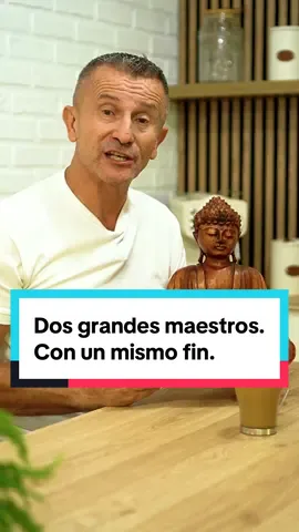 Sabías que Buda y Jesús enseñaron lo mismo… pero desde lados opuestos? Dos grandes maestros. Un mismo propósito. Caminos completamente diferentes. 🪷 Buda te enseña a soltar el mundo para encontrar la paz. ✝️ Jesús te enseña a abrazar el mundo sin perder la paz. Buda te muestra cómo salir del fuego. Jesús te enseña a entrar en el fuego y seguir amando dentro de él. Buda te invita al silencio que desprende. Jesús te invita al ruido que se entrega. Buda busca la serenidad que nace en el vacío. Jesús encarna el amor que florece incluso en medio del sacrificio. Y quizás la clave no esté en elegir entre uno y otro. Sino en aprender a soltar como Buda… y a amar como amaba Jesús. 🔥 ¿Y tú, en qué parte del camino estás hoy? ¿Estás aprendiendo a soltar o a amar dentro del fuego? Cuéntame en comentarios, te leo. 🙏