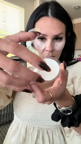 🚨TRENDING🚨 Over 28,000 sold & for a reason 👀 This is your sign to try the @Peter Thomas Roth Labs Instant FirmX patches before they sell out again! 💫 #TikTokShopFinds #BeautyTok #PeterThomasRoth #CollagenPatches #HydratingGel  