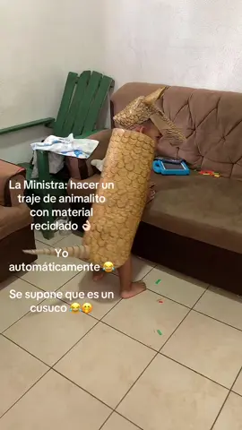 Dice mi hijo que no llevará el traje al kinder jajaj que está feo pero no tiene otra opción 😂😖