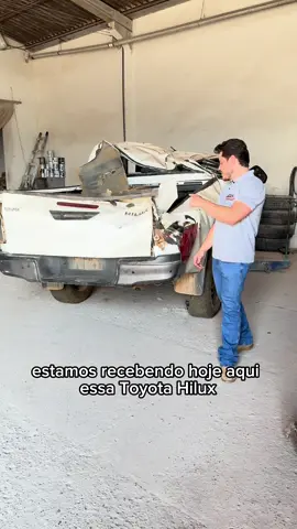 Toyota Hilux capotada 😱