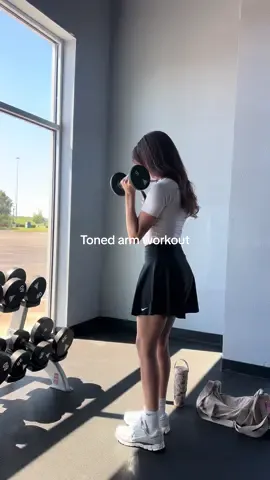 quick arm workout routine :) I usually use a smaller weight and higher reps with these workouts 💪🏻 #fitnessjourney #Fitness #gymgirl #fypシ #GymTok 