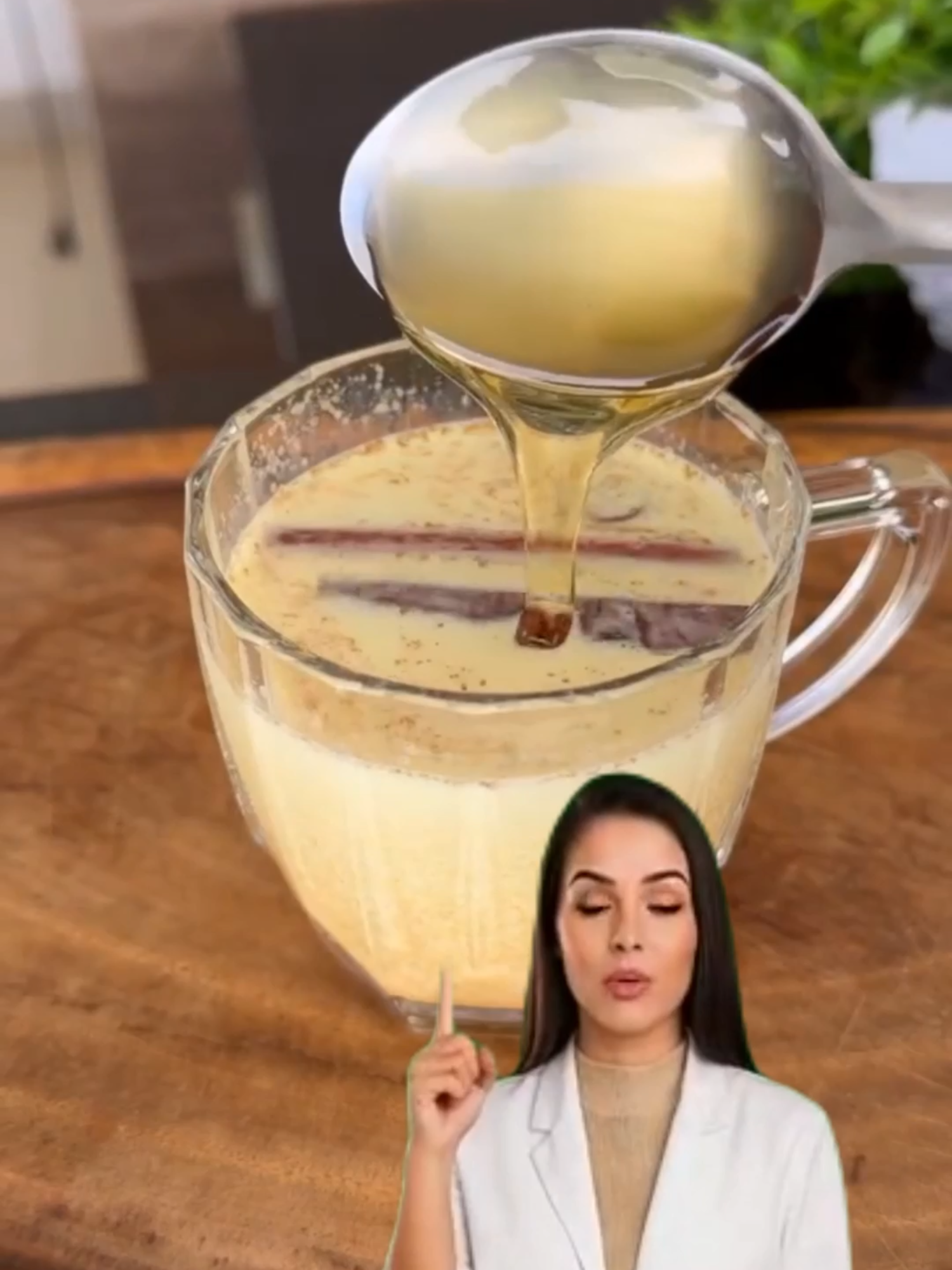 Adeus VÍCIO! 👋 O Chá de Leite que Faz Você Parar de Beber e Fumar em Segundos! Você quer parar de fumar ou parar de beber? Existe uma receita natural que te ajuda a cortar o desejo e desintoxicar o corpo! É só misturar: Leite + Canela + Cúrcuma + Mel! Essa mistura é famosa por limpar o organismo e diminuir a fissura por substâncias viciantes. O segredo é fazer com disciplina. Ferve, mistura e toma! Marca aquele amigo que está precisando dessa força! 👇 #parardefumar #parardebeber #vicios #curcuma #canela #leite #desintoxicar #receitafacil #tiktoksaude #foryou