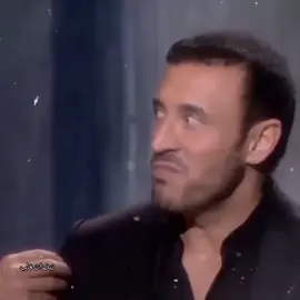 جاور من يُشبهك ؛ وحاور من يَفهمُك وأقترب أكثر فأكثر ممن يُقدرك ؛ وسلم قلبك لمن لا يَهونُ عليهِ جُرحُك.《